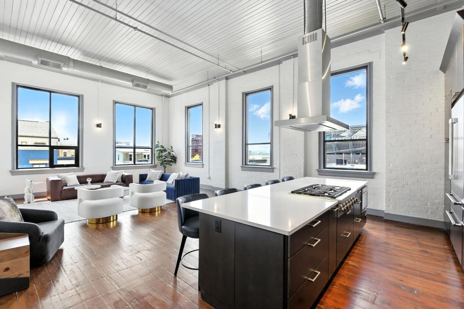 Building Photo - 222 W 15th St