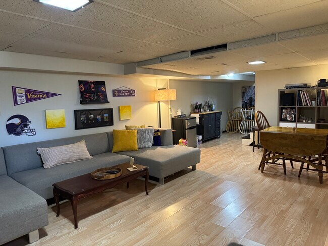 Family Room - 5500 Oliver Ave S