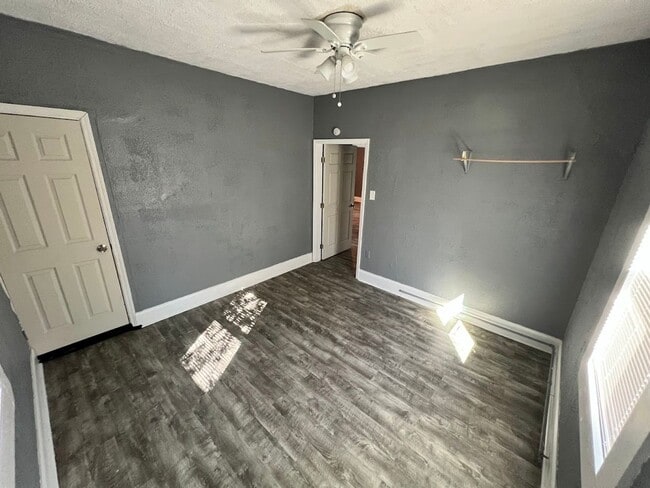 Building Photo - MOVE IN READY