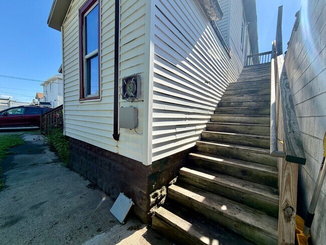 Building Photo - 2825 Sanford St
