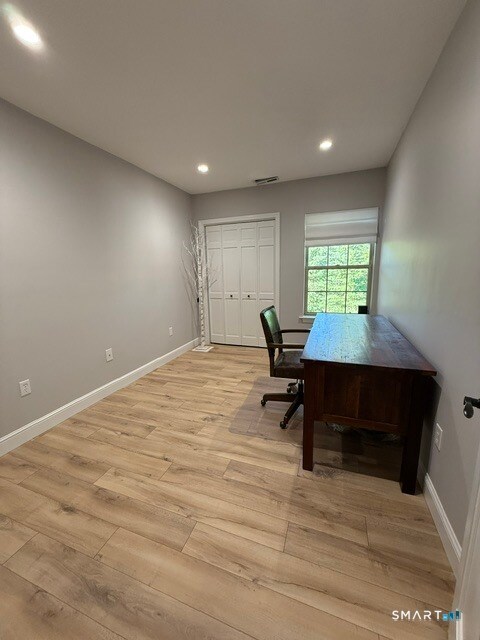 Building Photo - 33 Langdon Ct