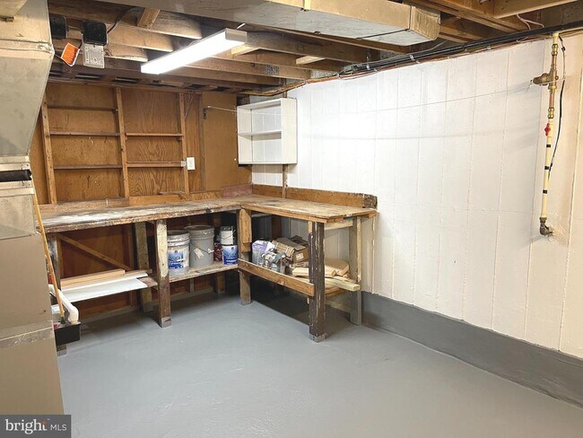 Building Photo - 7132 Parkview Ave