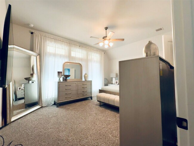 Building Photo - 2915 Finch Ct