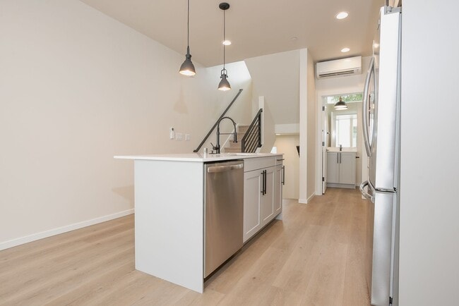 Building Photo - One year old townhome