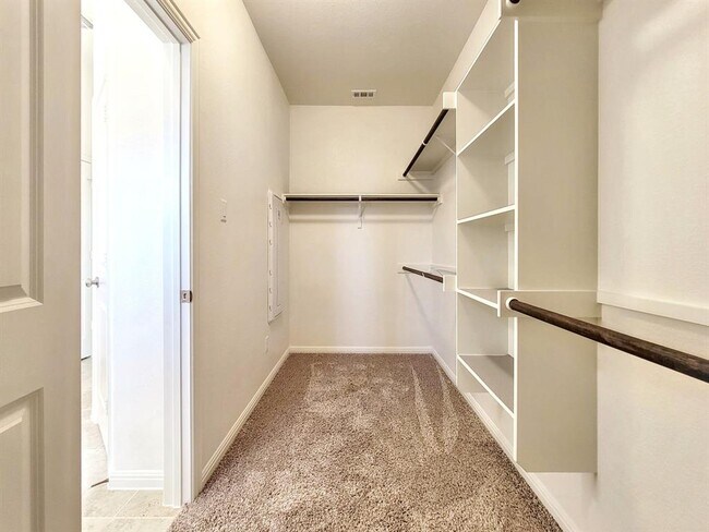 Building Photo - 610 Hereford Lp