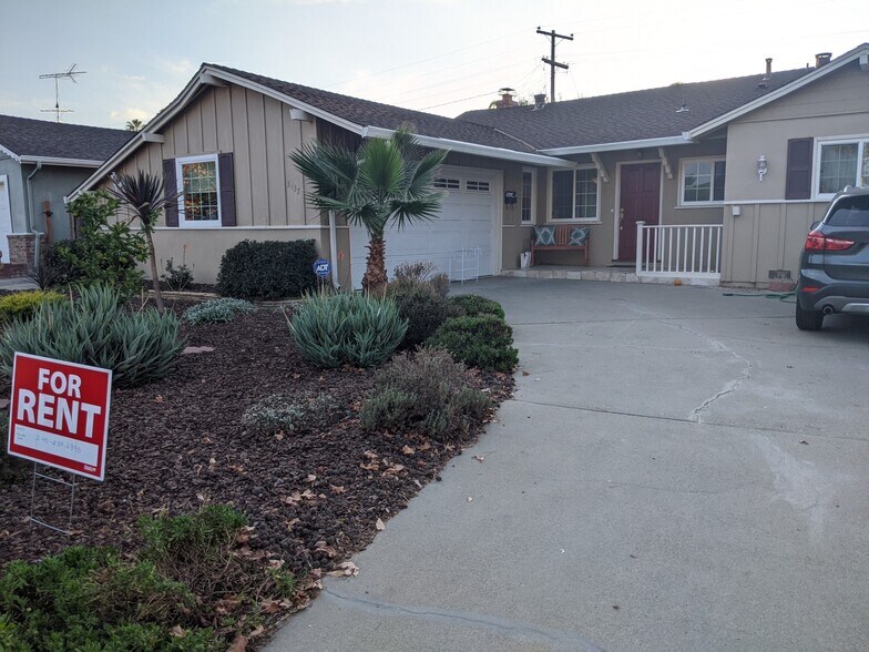 Building Photo - 3437 Gavota Ave