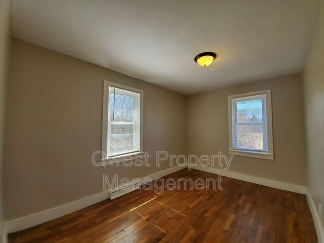 Building Photo - 6315 Knapp St NE