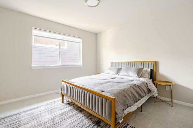 Building Photo - 4927 Amherst Way SW