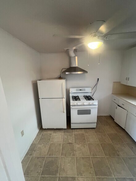 Kitchen - 3852 College Ave