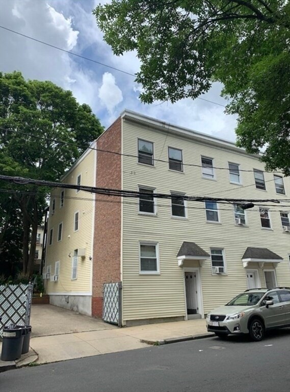 Building Photo - 229 Everett St
