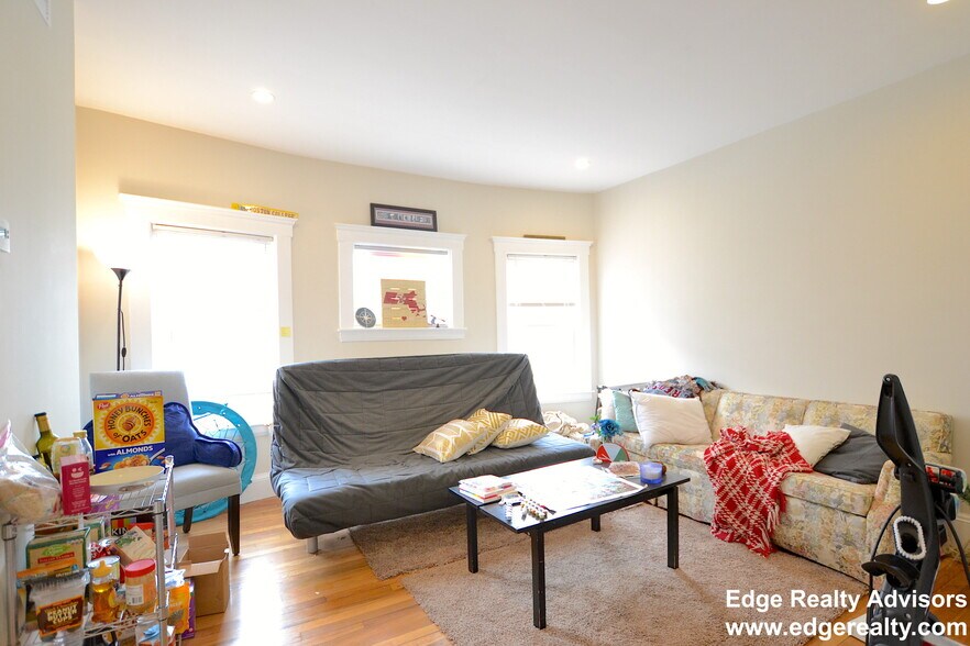 Building Photo - 27 Union St