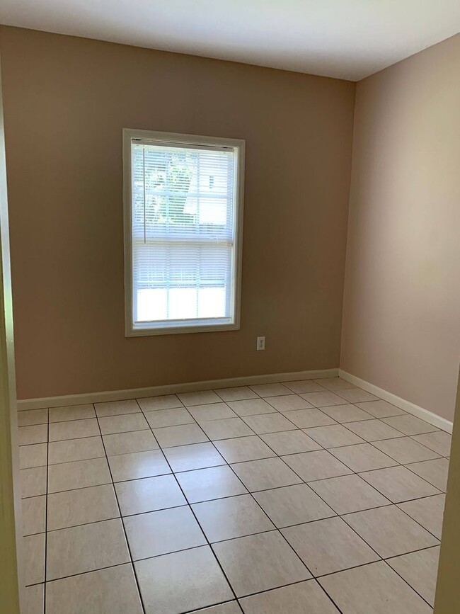 Building Photo - Charming 3BR/2.5BA Two-Story Home with Fenced Backyard