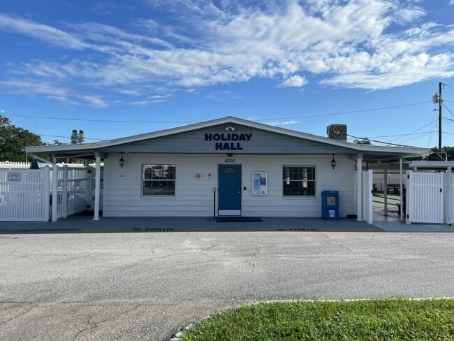 Building Photo - 4300 E Bay Dr