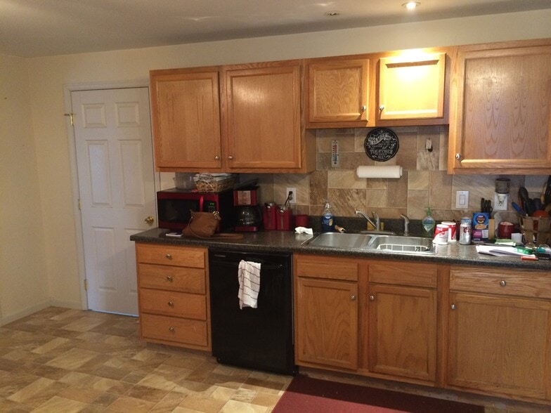 Kitchen - 326 N Vine St