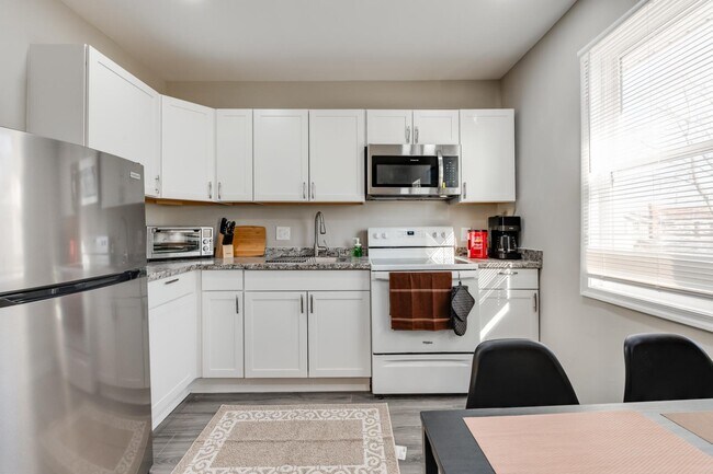 Building Photo - 407 N 3 1/2 Ave