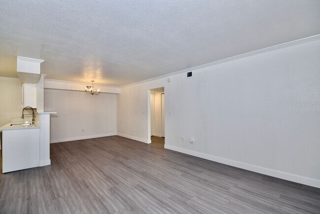 Building Photo - Move-In Ready Upgraded 1 Bed • 1 Bath Cond...