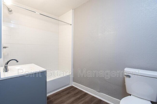 Building Photo - 623-627 S. Hydraulic - 2