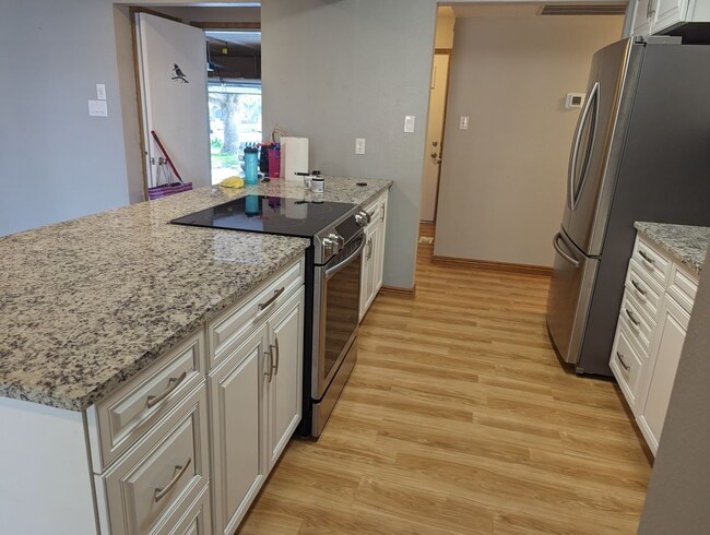 Building Photo - 3 Bedroom on the north side of Twin Falls