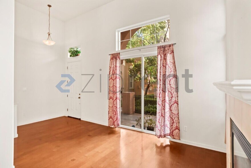 Building Photo - Unit