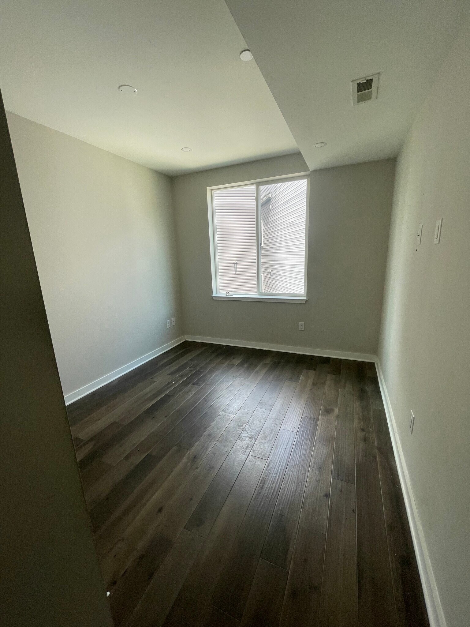 Building Photo - 2409 Ridge Ave