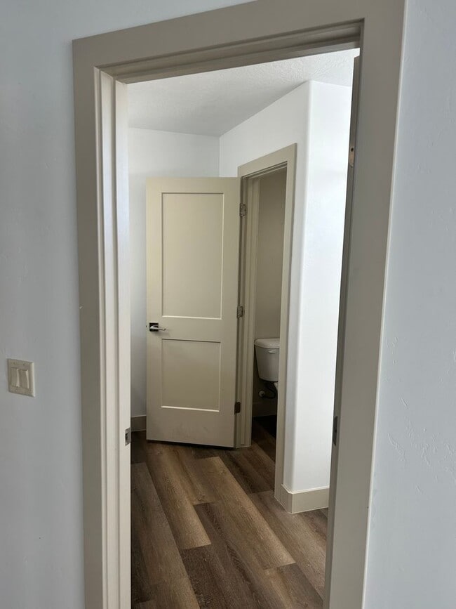 Building Photo - BEAUTIFUL TOWNHOME!