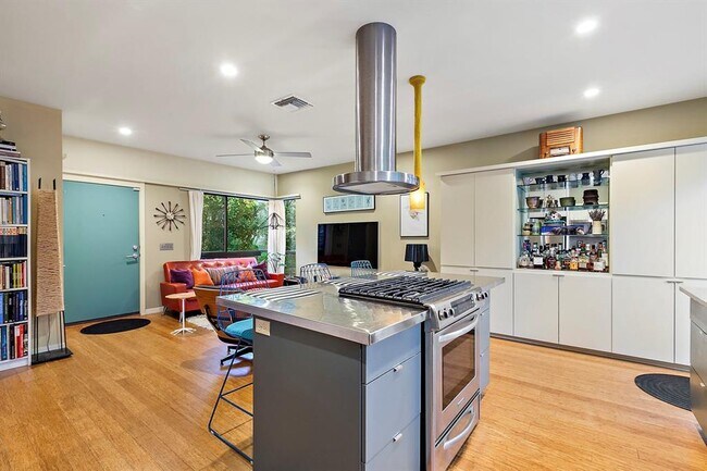 Building Photo - 805 Cumberland Rd