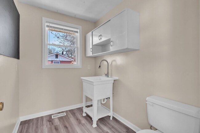 Building Photo - 306 Glancy St