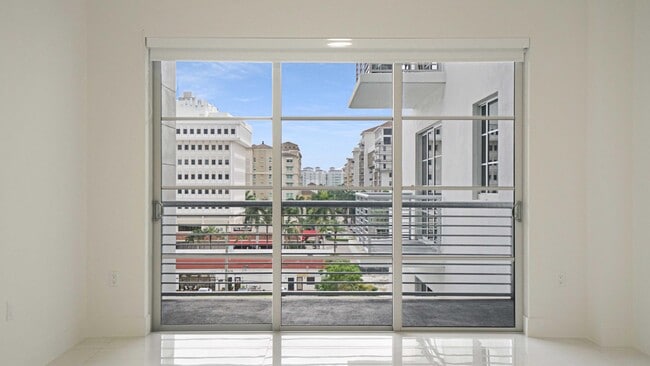Building Photo - 155 E Boca Raton Rd