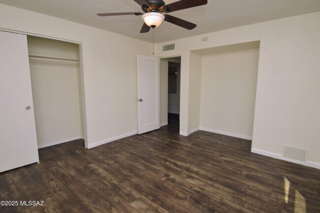 Building Photo - 4233 E Lester St