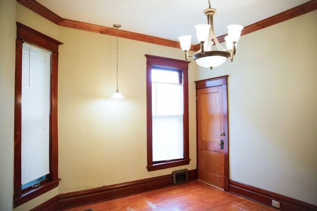 Building Photo - 3021 Knox Ave S