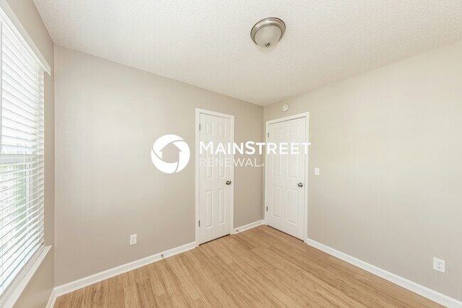Building Photo - 4 Bedroom Pet-Friendly Home in Birmingham, AL with Main Street Renewal
