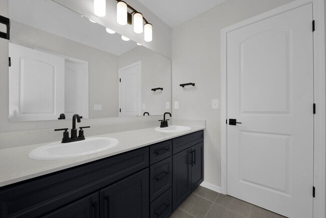 Building Photo - High End-New Build 5 Bed Home Plain City