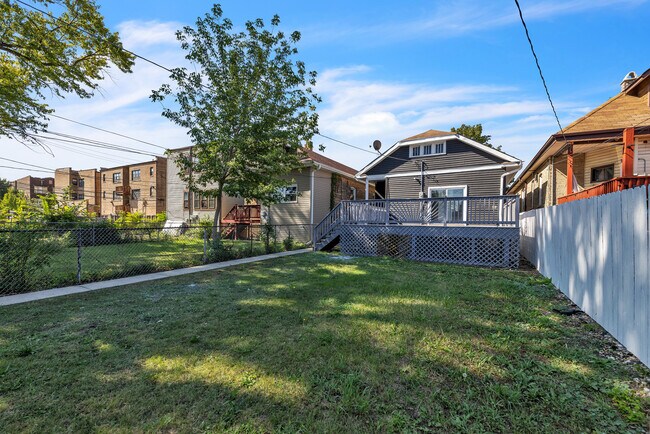 Building Photo - 7835 S Laflin St