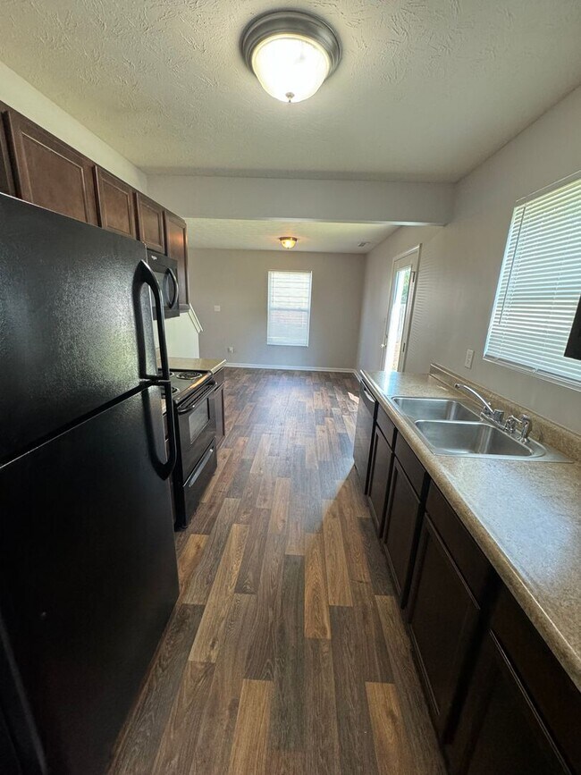 Building Photo - Columbus IN  - 3 BR home with loft