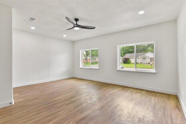 Building Photo - 502 Dixie Dr