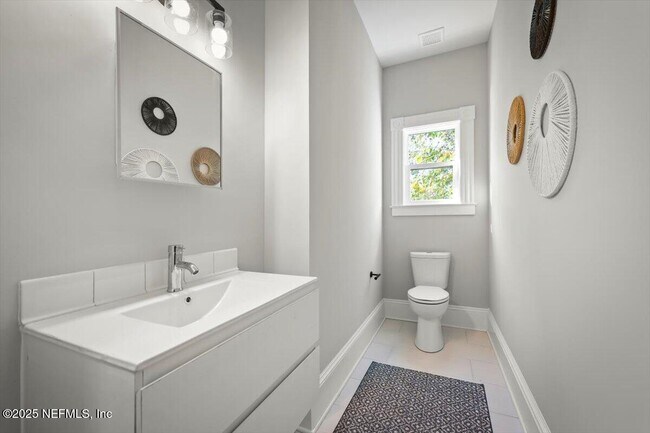 Building Photo - 1946 Redell St