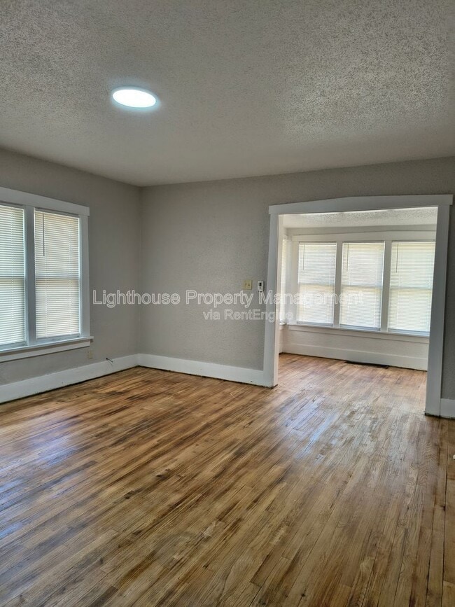 Building Photo - 3040 Temple St