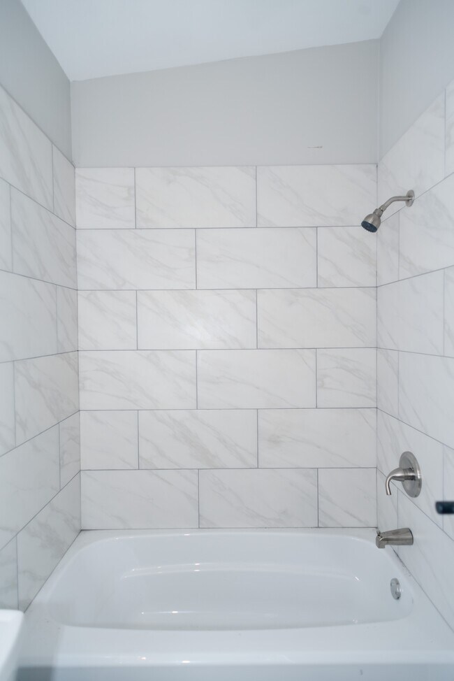 Building Photo - 2184 3rd St