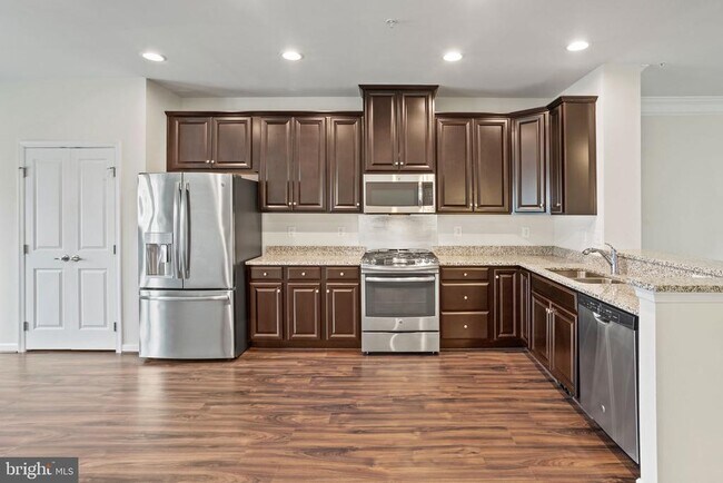 Building Photo - 6405 Walcott Ln