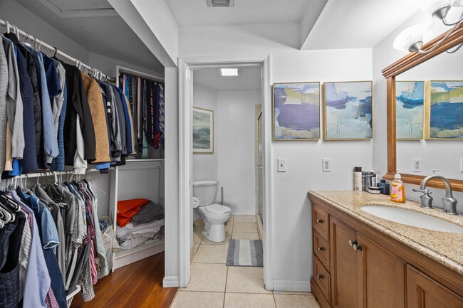 Building Photo - 15 Vía De Casas Sur