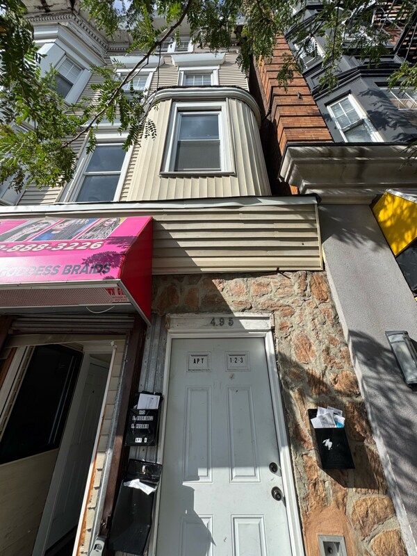 Building Photo - 495 Clinton Ave