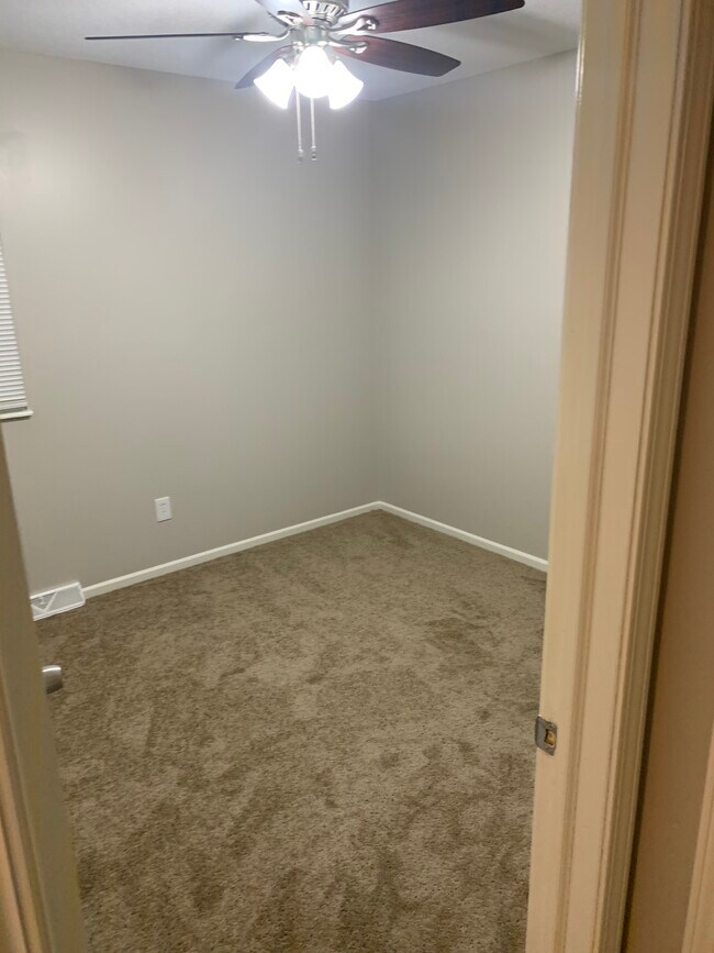 Building Photo - 9715 Donnelly Ave