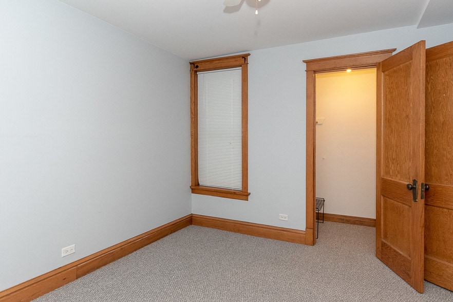 Building Photo - 3710 N Clark St