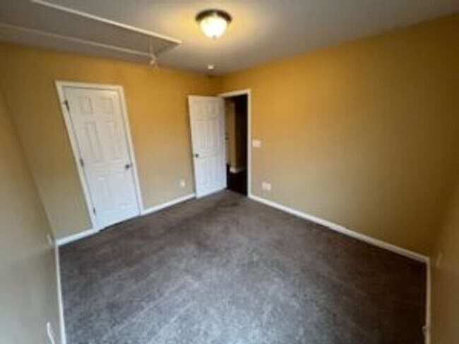 Building Photo - 159 Mayfield Dr
