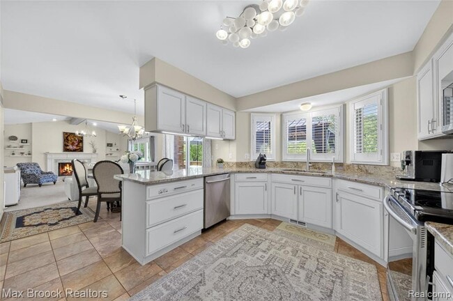 Building Photo - 30118 Kingsway Dr