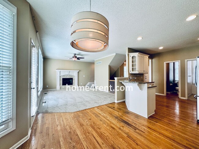 Building Photo - Fantastic South Overland Park Home in Blue...