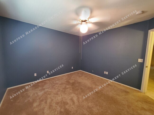 Building Photo - PINNACLE HILL RENTAL WITH MTN VIEWS, FIREP...