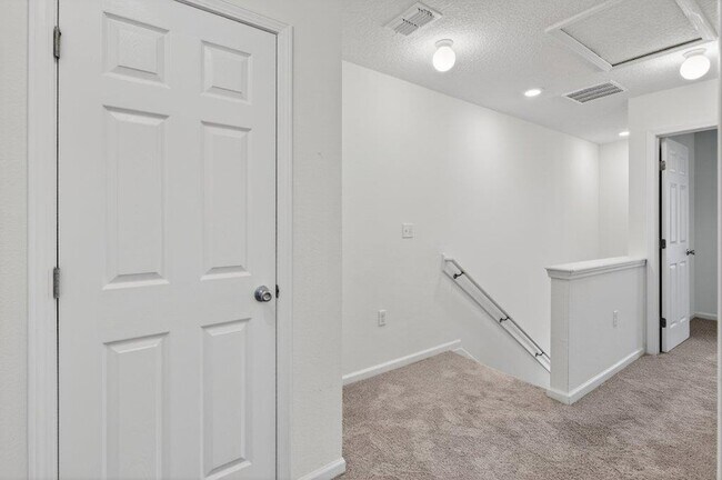 Building Photo - 43 Mustard Hl Ct