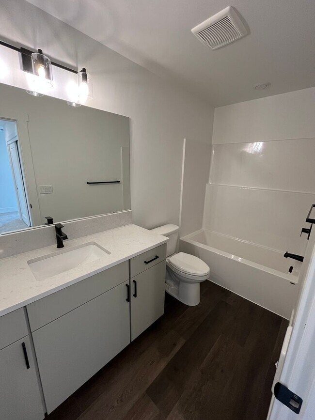 Building Photo - New Construction Townhome in Sisters