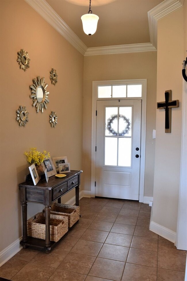 Building Photo - 324 Camelback Dr